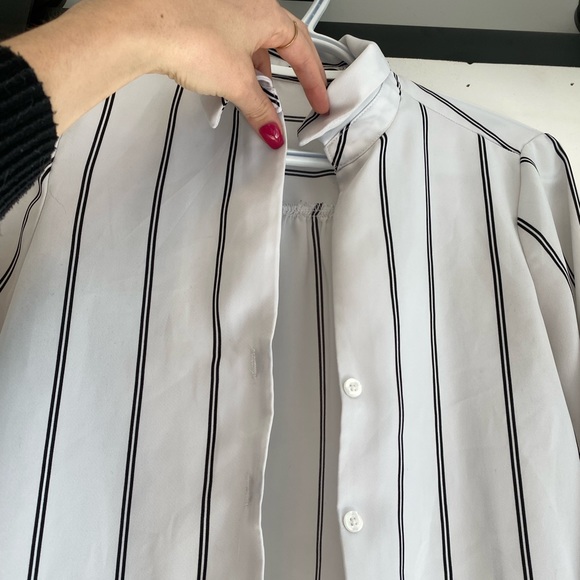 Dynamite Striped Blouse - Picture 5 of 5